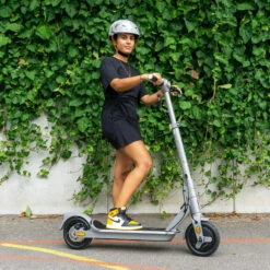 Trottinette électrique 85 Signature - Autonomie 35km - AVEC CLIGNOTANTS 12 Trottinette électrique 85 Signature - Autonomie 35km - AVEC CLIGNOTANTS -Magasin De Vélos trottinette electrique 85 signature autonomie 35km avec clignotants 4